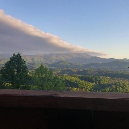 Yogi'S Den: Breathtaking Views! 3 Min To Dollywood, On 1 Acre! Villa Sevierville Exterior photo