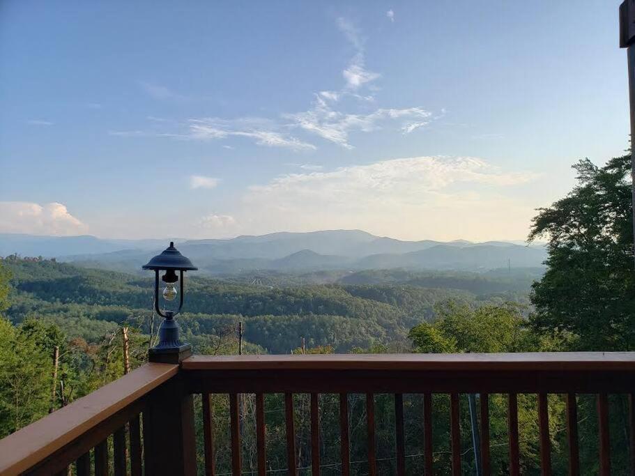 Yogi'S Den: Breathtaking Views! 3 Min To Dollywood, On 1 Acre! Villa Sevierville Exterior photo