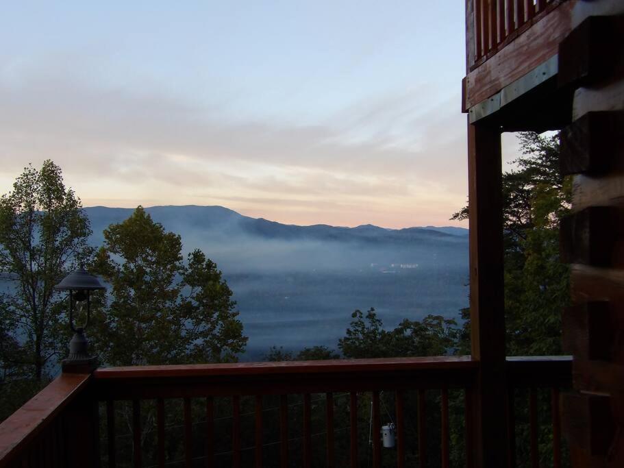 Yogi'S Den: Breathtaking Views! 3 Min To Dollywood, On 1 Acre! Villa Sevierville Exterior photo