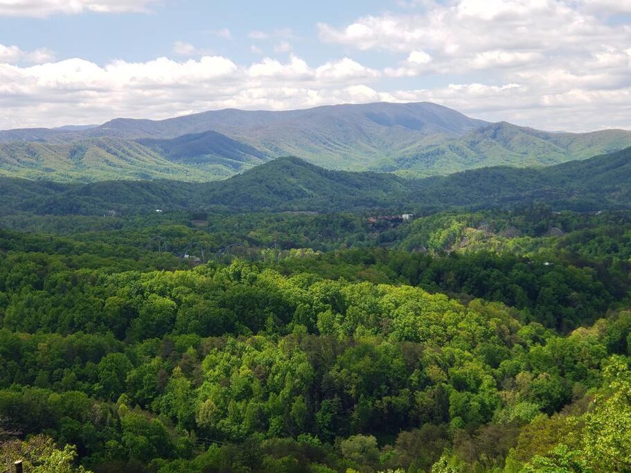Yogi'S Den: Breathtaking Views! 3 Min To Dollywood, On 1 Acre! Villa Sevierville Exterior photo