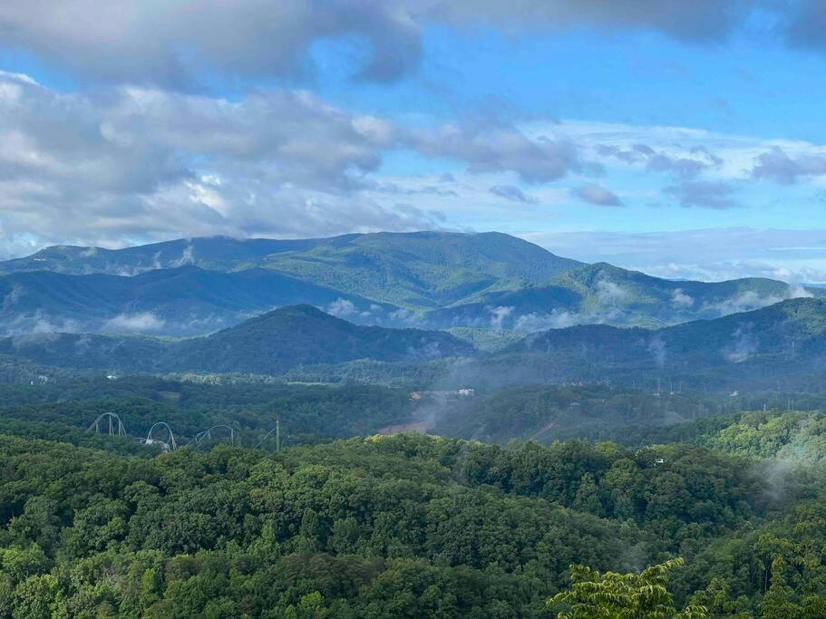 Yogi'S Den: Breathtaking Views! 3 Min To Dollywood, On 1 Acre! Villa Sevierville Exterior photo