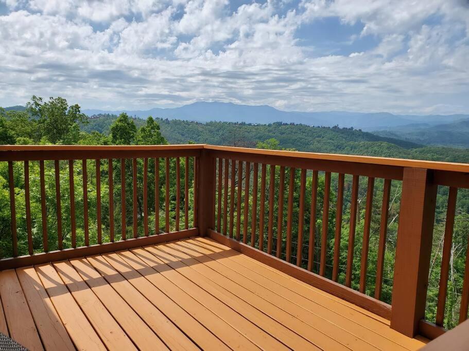 Yogi'S Den: Breathtaking Views! 3 Min To Dollywood, On 1 Acre! Villa Sevierville Exterior photo