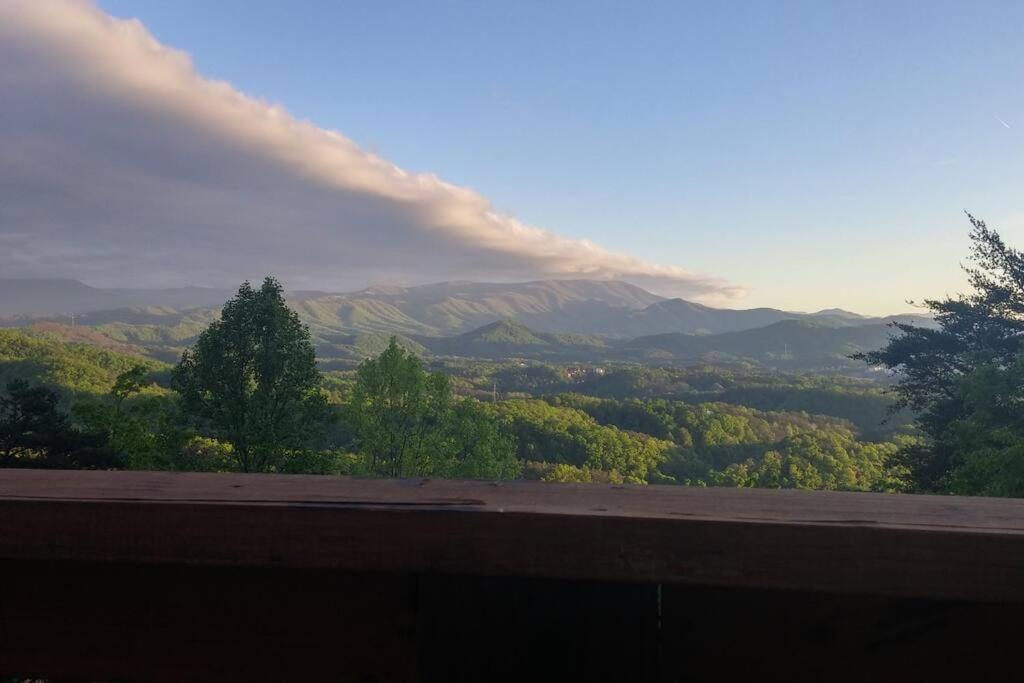Yogi'S Den: Breathtaking Views! 3 Min To Dollywood, On 1 Acre! Villa Sevierville Exterior photo